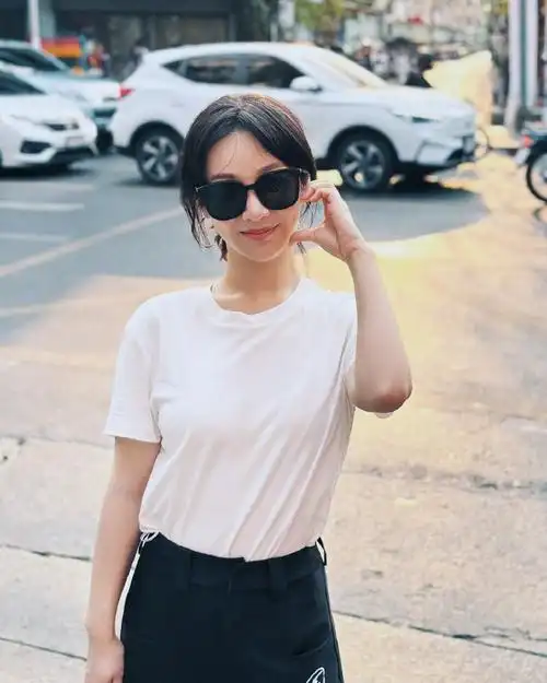 杨紫超话#杨紫 泰国#私人行程别过多惦记(紫圈确实惦记这女人十二天了