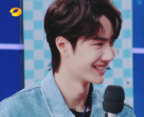 王一博酷盖一笑真好看!秒变王甜甜【动图】持续更新