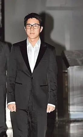 中国新闻网1月9日报道 据香港"明报"消息,房祖名涉容留他人吸毒一案将