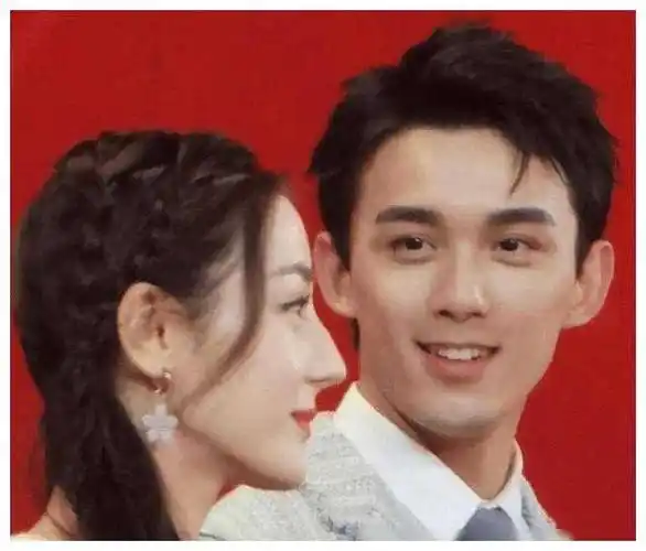 五四晚会现场揭秘吴磊迪丽热巴共同亮相似准男女