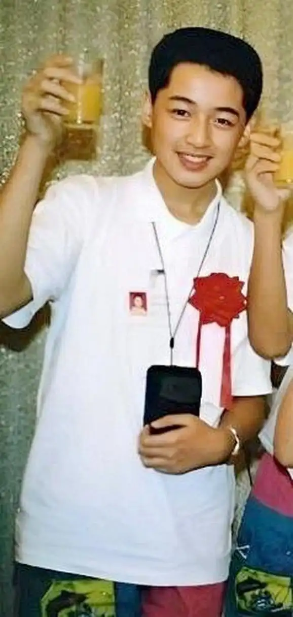 胡歌小时候,眉毛一直都很浓密