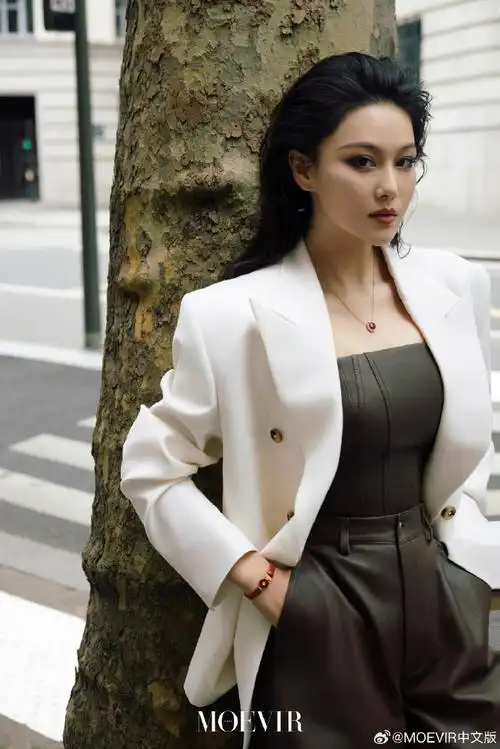 mostar##moevir八月刊封面人物张馨予##张馨予巴黎时装周首封