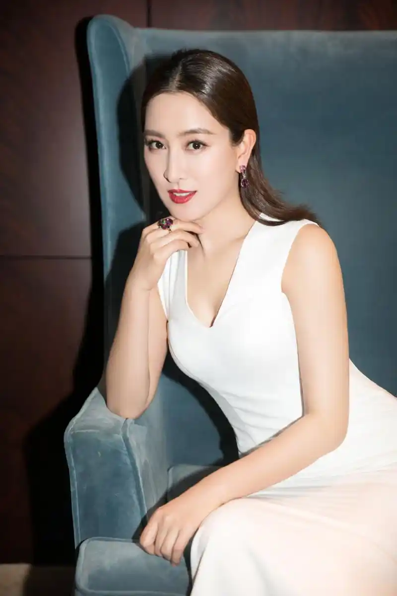 马苏美照,优雅迷人!#养眼美女