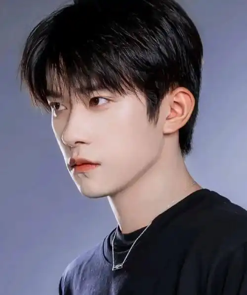 易烊千玺的神仙壁纸#易烊千玺 #易烊千玺绝美镜头 #玺子哥  - 抖音