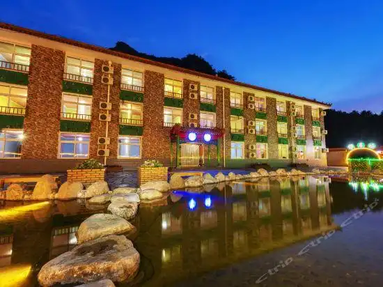 雾灵山月亮湖度假山庄