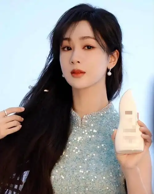 杨紫摊上大事了!戴假发片拍防脱发广告,评论区"沦陷"了!