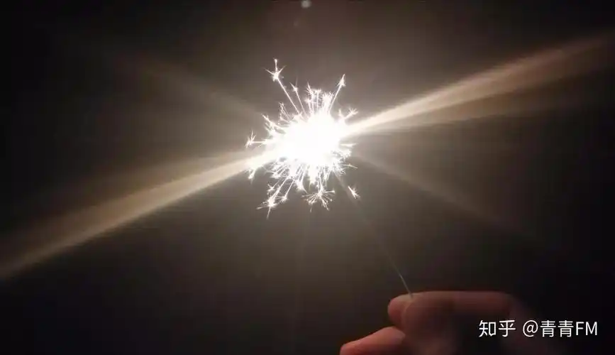 云边有个小卖部:希望和悲伤都是一缕光