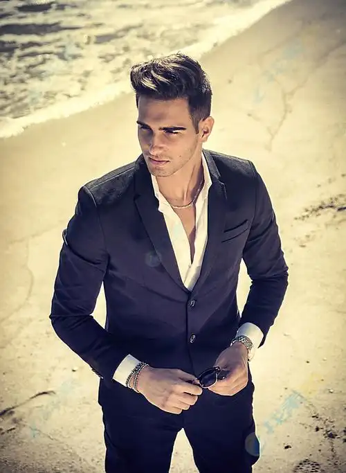 海边西装男子高清图片下载