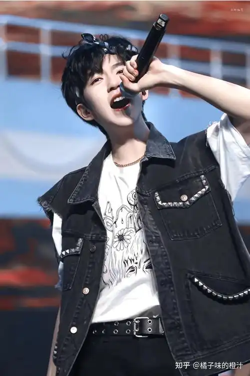 打破xnb贺峻霖拥有世界上最漂亮的笑容