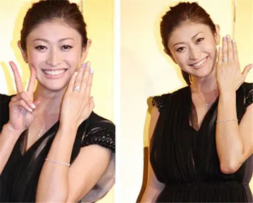 图小栗旬妻子练瑜伽超瘦身材令网友惊呼确定生过小孩