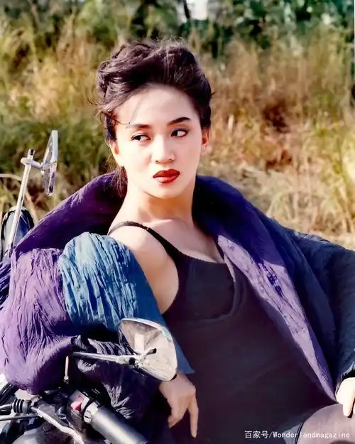 雌雄莫辨?梅艳芳的天后蜕变时尚史:一场越活越年轻的奇幻逆缘