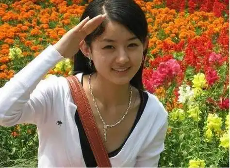 而现在看起来赵丽颖的早期照片,气质和现在差别好大.