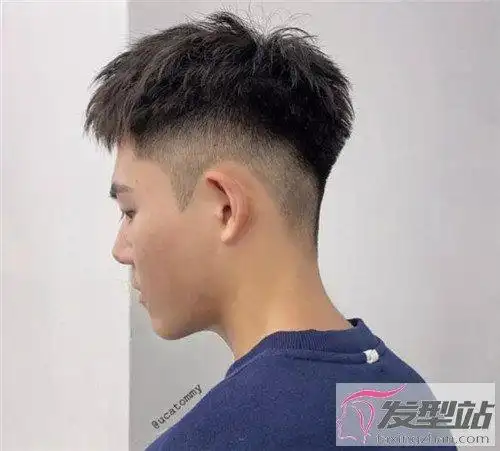 男生发型铲两边最新流行发型设计
