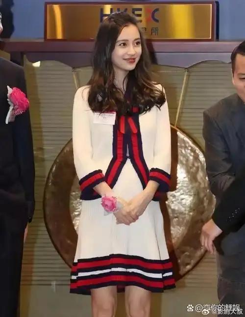 杨颖怀孕时好漂亮啊,脸上时刻散发着母性的温柔!