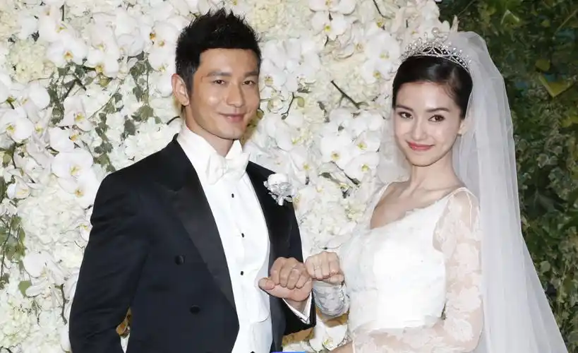 angelababy社交账号全解封,张嘉倪无限期封禁,知情人透露原因_杨颖