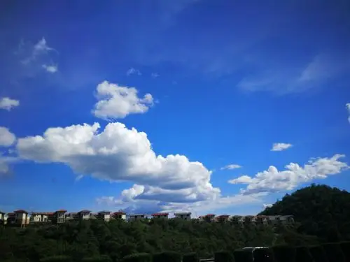 云南的云晴天也很美,类似于西藏.