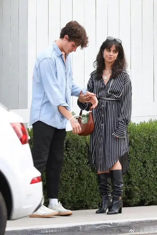 525卡蜜拉卡贝洛camilacabello和shawnmendes现身西好莱坞俩人甜蜜