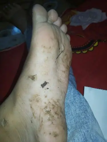 脚洗了个泥澡好脏