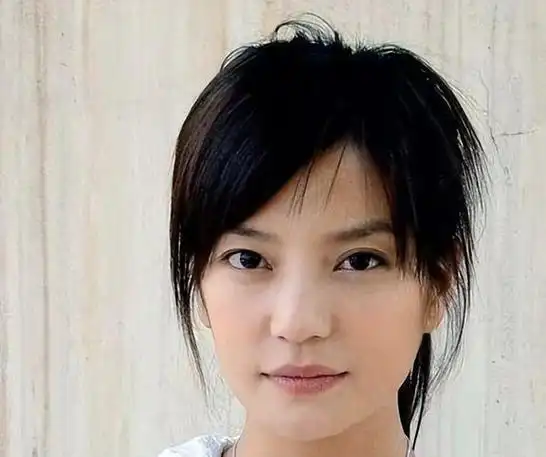 赵薇股权再遭冻结!这一次,谁都救不了亲日辱华的赵薇