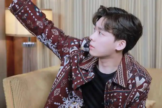 扒拉几张原视频的高清截修@李易峰  愿予小草赋春风超话