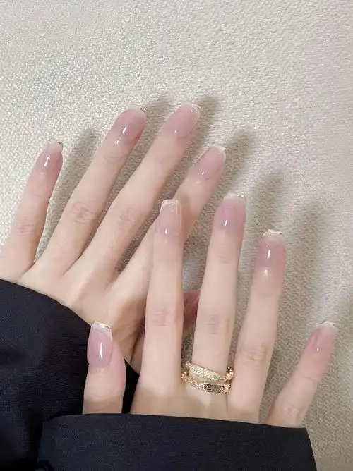 短甲怎么看都是美短甲也可以很高级 通勤小短甲推荐 美甲治愈一切 显