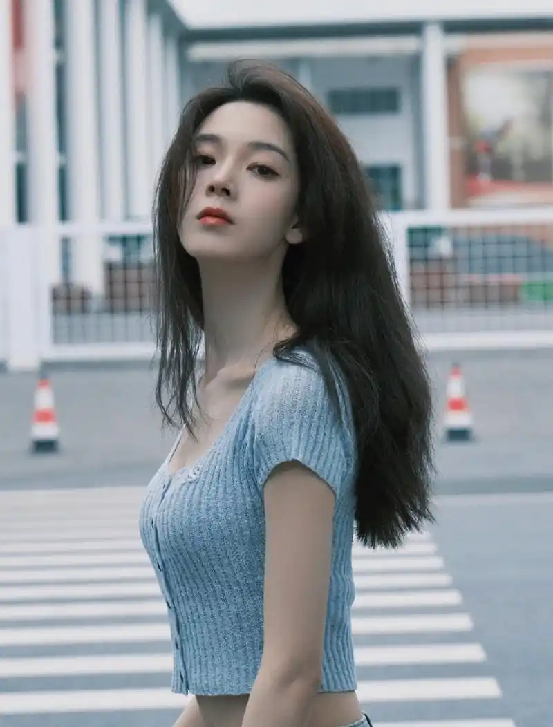 星闻#  宝藏女孩陈瑶: 身材高挑,面容精致. 穿啥都合适,都好看!