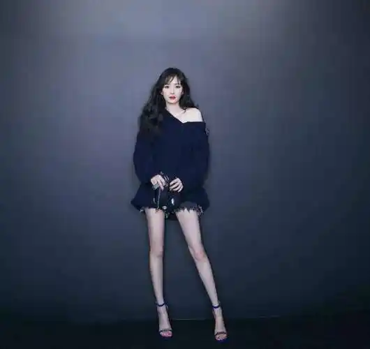 要说娱乐圈里被誉为"腿精"的女明星实在不多,杨幂就是其中一个,但是在