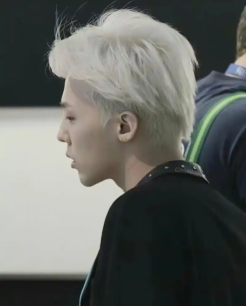 权志龙.#权志龙#权志龙图片#gd 龙白发好惊艳15(29^o^ - 抖音