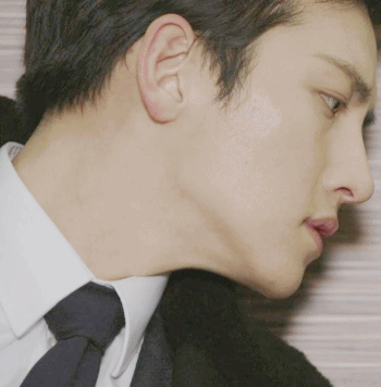 一个侧面一个小抬头就要倾倒众生啊池昌旭