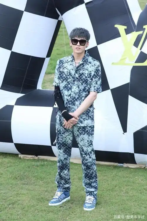 lv男装秀造型盘点,朱一龙显憨厚,吴亦凡身材好,刘昊然轻熟有为