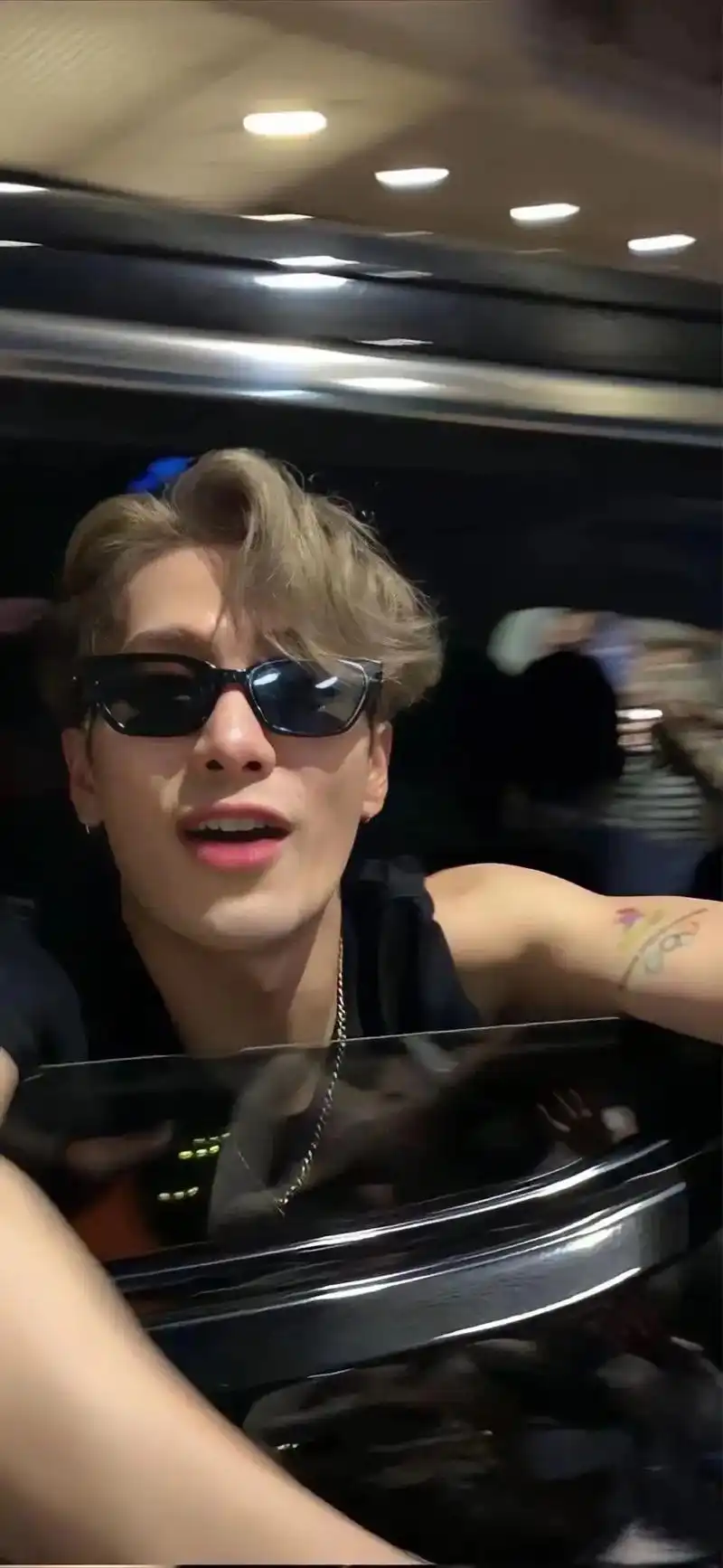 内娱男菩萨.#王嘉尔 #jackson王嘉尔 #王嘉尔高清壁 - 抖音