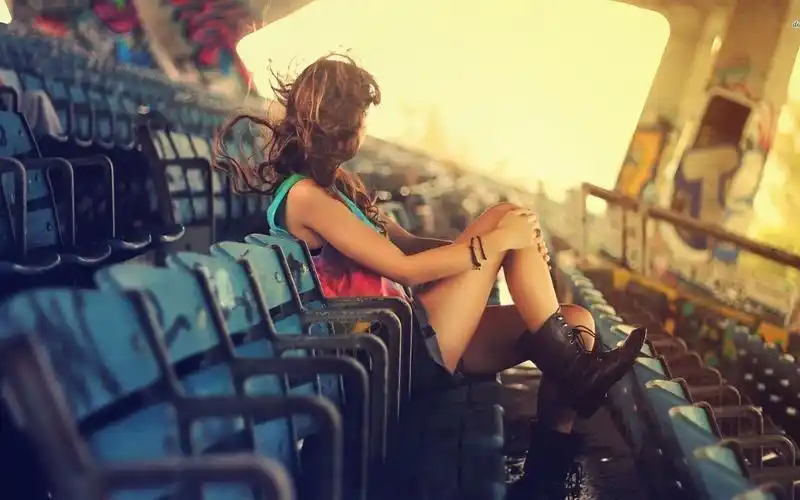 欧美非主流美女壁纸