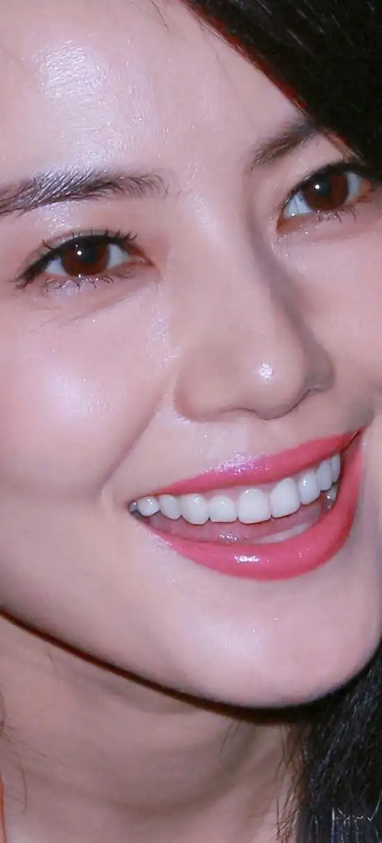 高圆圆告诉你什么叫唇红齿白,白皙皮肤