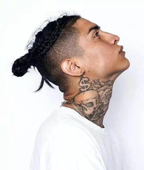 6款令人惊艳的男生长发发型!