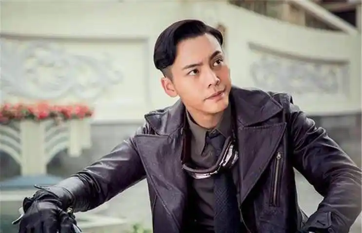 原创陈伟霆家庭背景曝光人称香港王思聪身价百亿不买房却租房