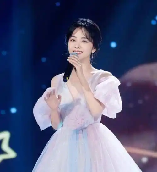 30多岁了还少女感满满,说是18岁我也相信_谭松韵_赵丽颖_周冬雨