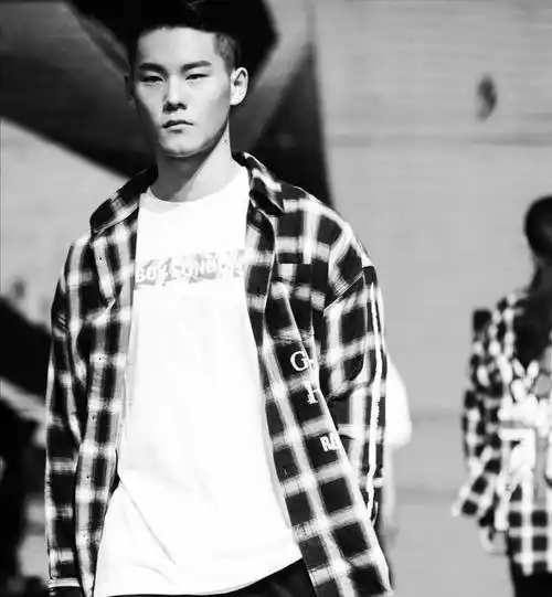 原创原创188的肌肉小栗旬颜高条顺长相神似彭于晏网友这颜值绝了