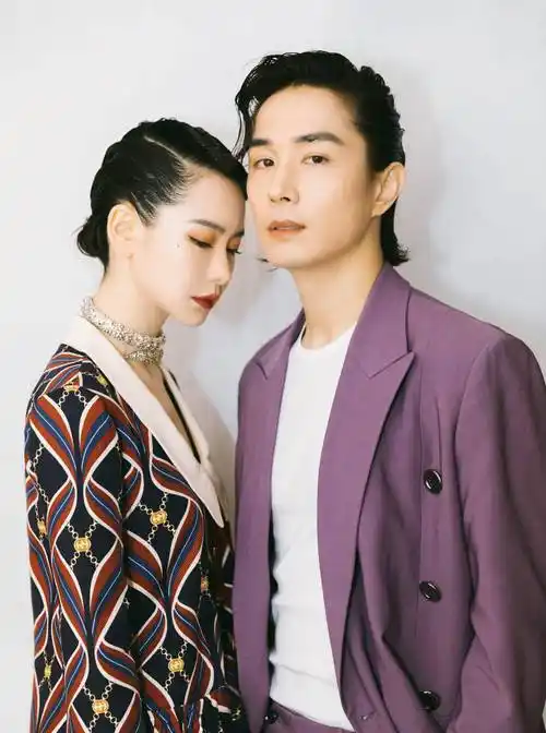 竟然出现了惊喜嘉宾,那就是lucky 和戚薇的老公李承铉