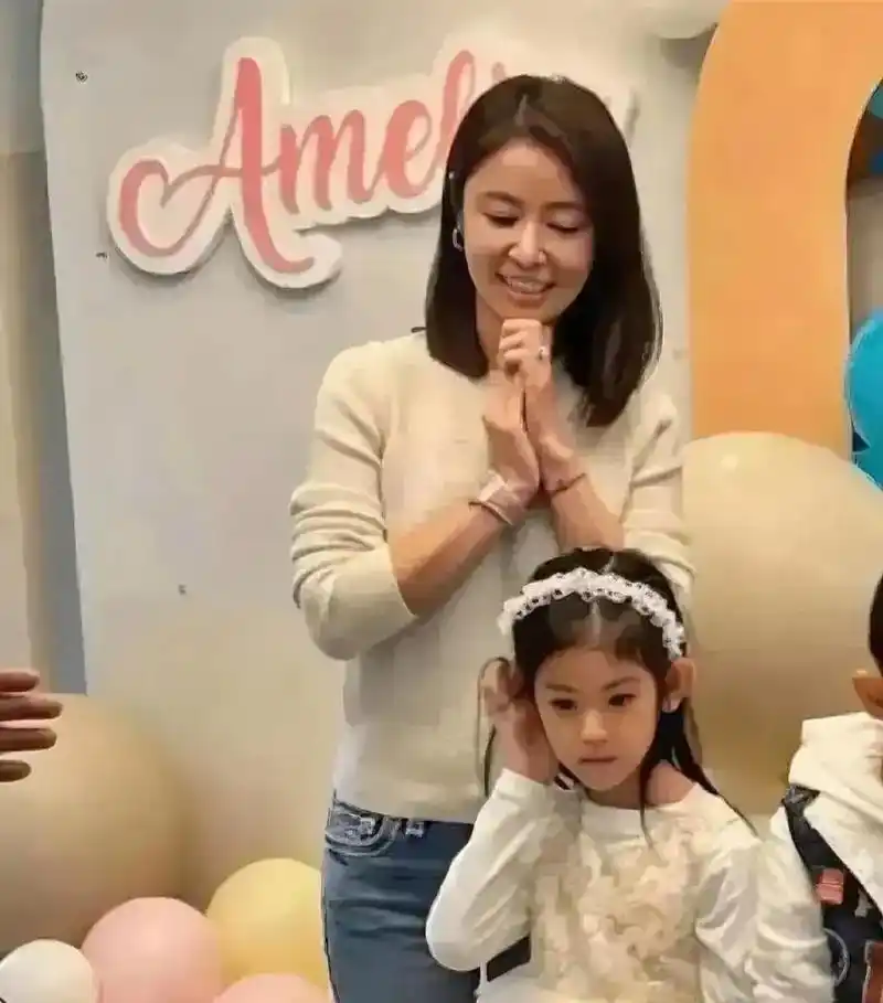 霍建华和林心如的女儿,孩子的照片我都会停下来看一看!