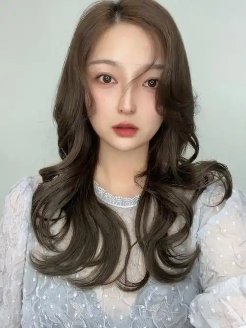 超级显白的蜜茶棕发色