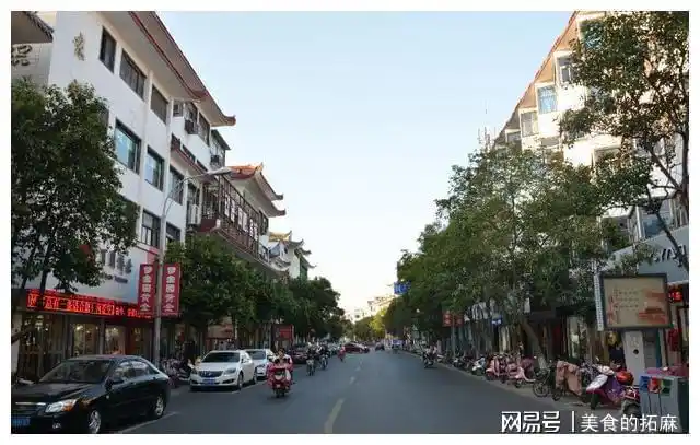 多少人感叹你岁月的变迁,vs阜城大街直观地展示阜宁改革开放40年的