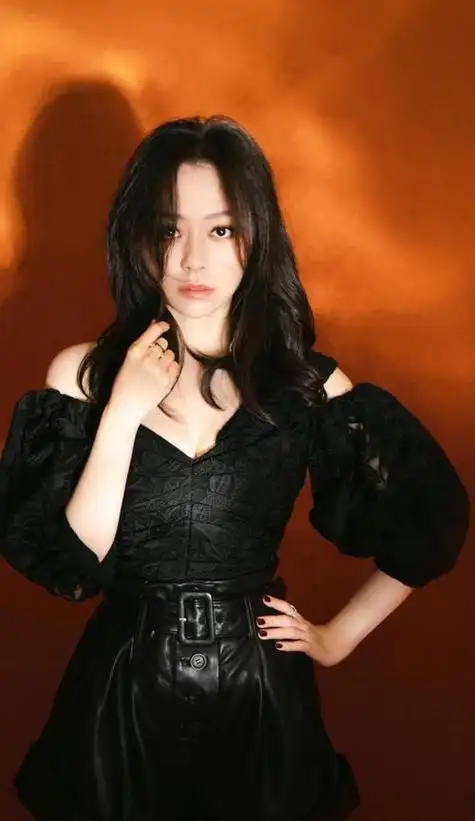 歌手张靓颖:曾经被骗财色15年,打乳钉,分手费竟高达超过6亿