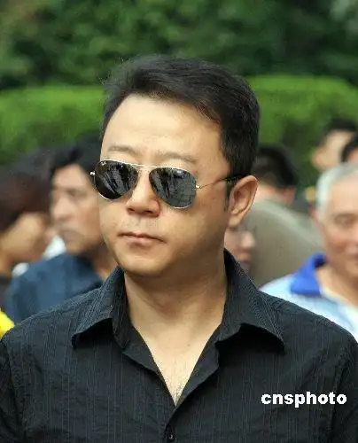 组图文兴宇追悼会举行演艺界人士前来送别2