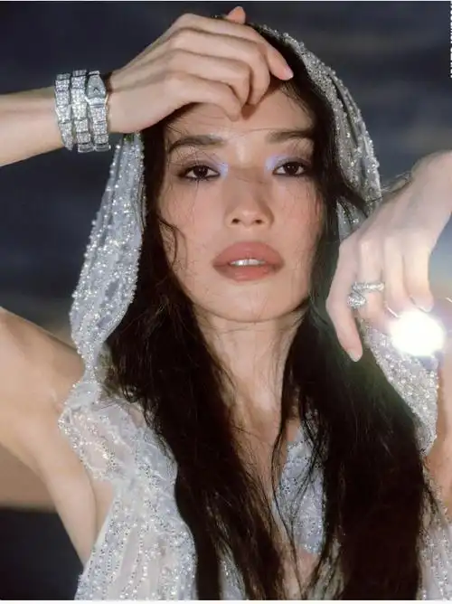 舒淇cosmo鎏光曼波封面