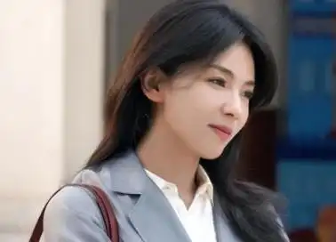 刘涛起床素颜照流出头发凌乱脸部浮肿化妆前后差距太明显