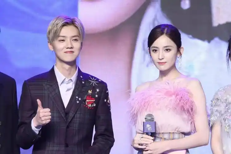 古力娜扎迪丽热巴迪丽热巴古力娜扎连续读两遍已疯