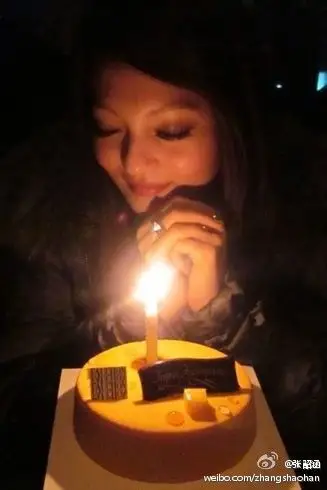 张韶涵生日祝福接不停 甜美许愿照微博曝光