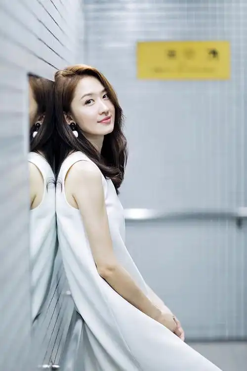 p>张雯,1985年9月12日出生于上海市,中国内地女演员,毕业于 a target