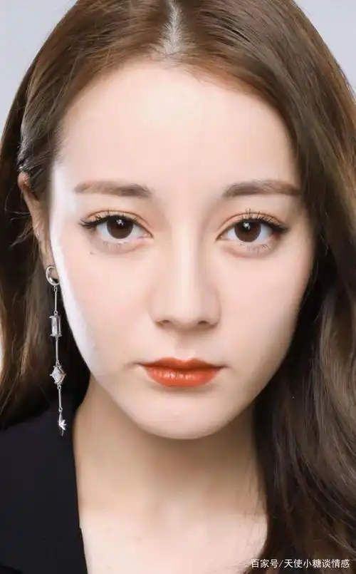 有种特别叫迪丽热巴的笑,精彩怼脸五连拍,笑的那一刻彻底沦陷