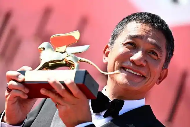 梁朝伟领取威尼斯终身成就奖